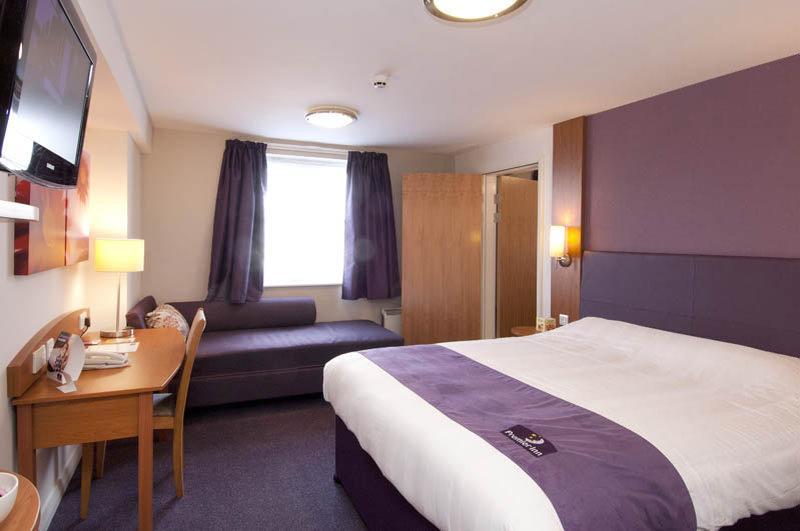 Premier Inn Poole Centre Exterior photo